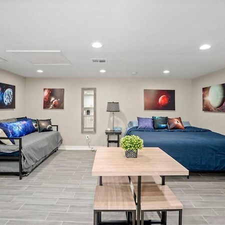 Cosmic Studio At North Downtown Villa Houston Esterno foto