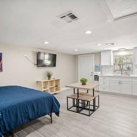 Cosmic Studio At North Downtown Villa Houston Esterno foto