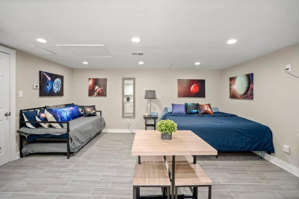 Cosmic Studio At North Downtown Villa Houston Esterno foto