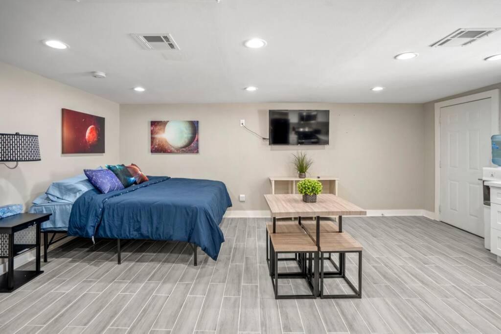 Cosmic Studio At North Downtown Villa Houston Esterno foto