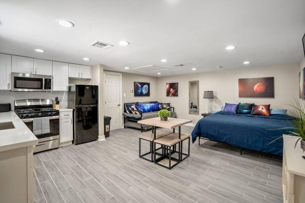 Cosmic Studio At North Downtown Villa Houston Esterno foto
